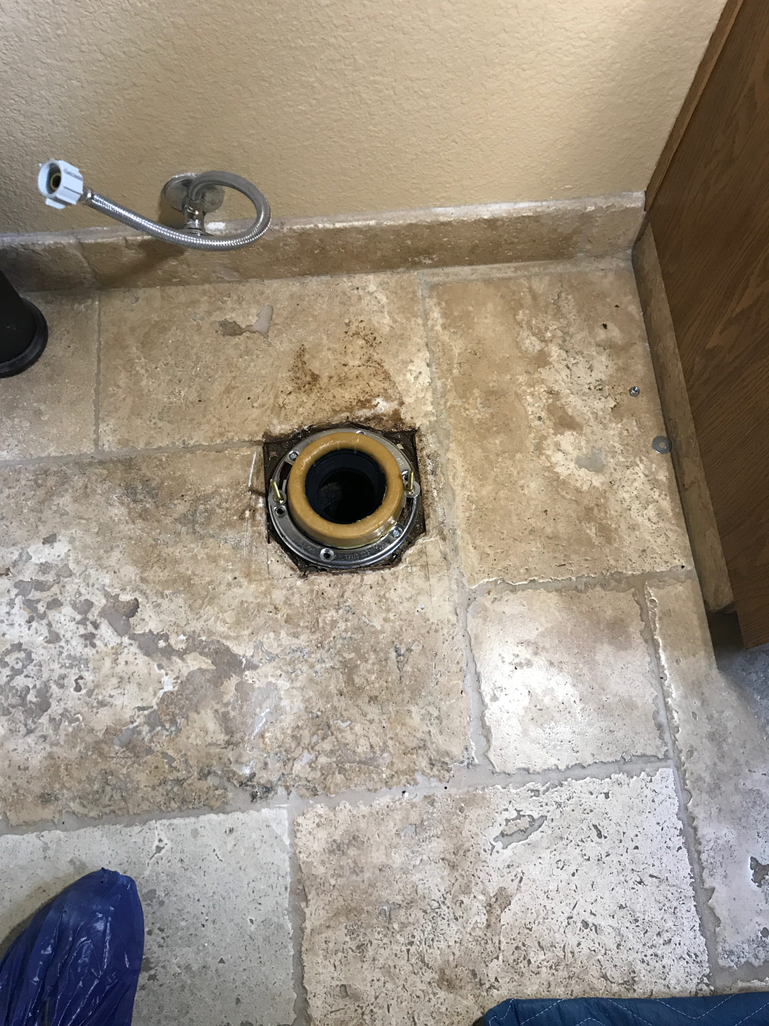 https://www.knightsplumbinganddrain.com/uplift-data/images/projects/Leaking%20Toilet%20Stockton,%20CA/leaking-toilet-stockton-ca-01.jpg